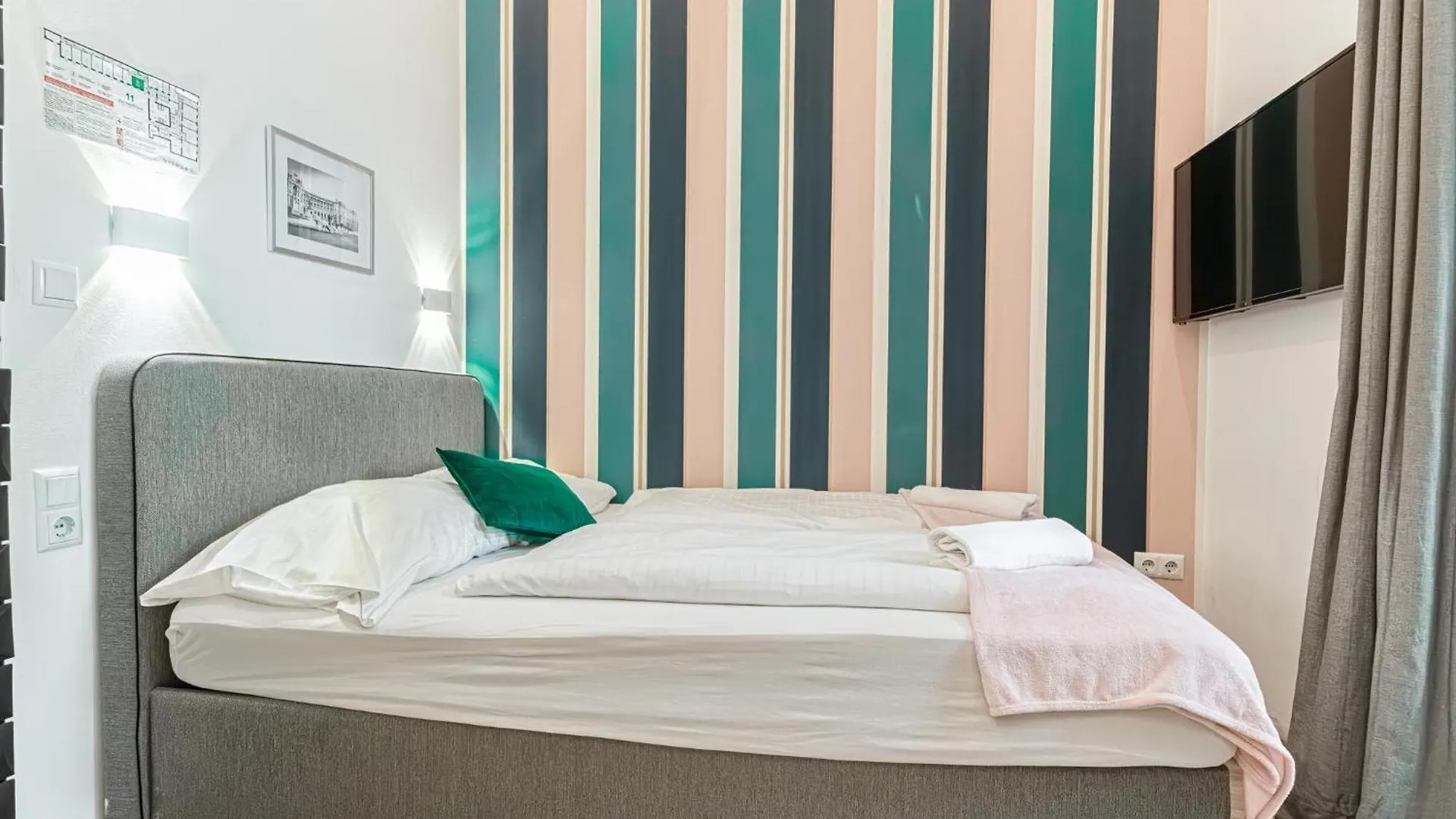 Shopping Paradise 9Br Complex Ideal For 22 People Vienna Apartment