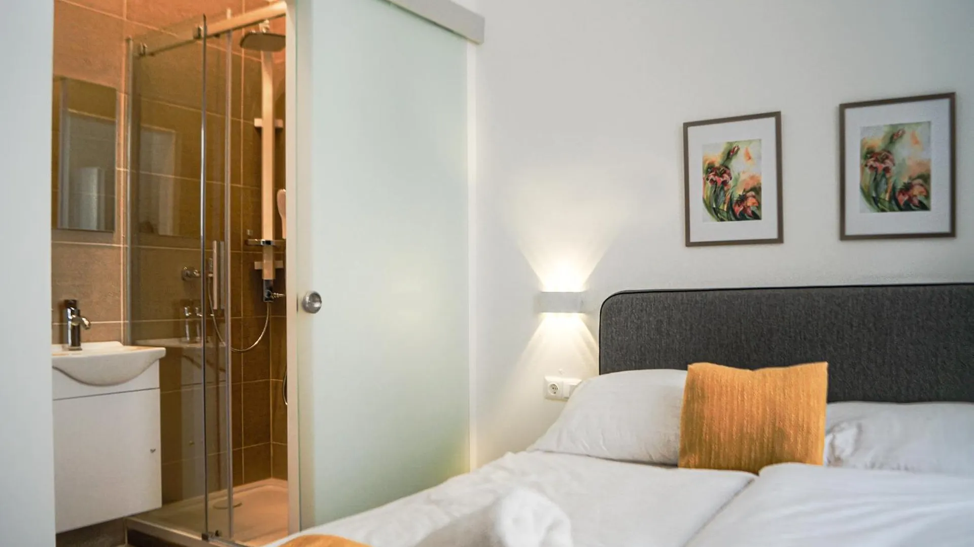 Shopping Paradise 9Br Complex Ideal For 22 People Vienna Apartment