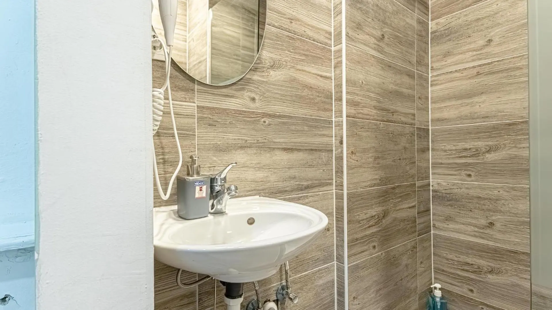 Shopping Paradise 9Br Complex Ideal For 22 People Bécs Apartman