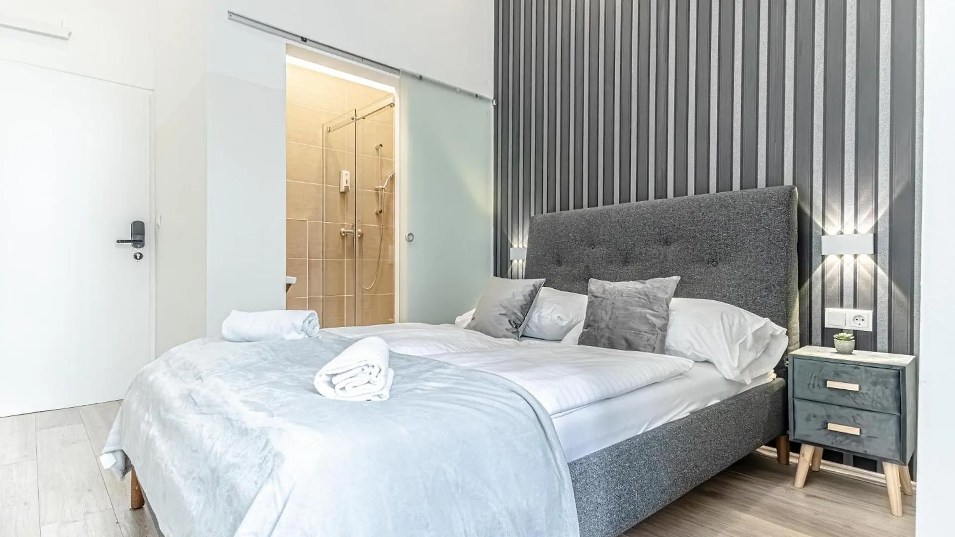 Apartment Shopping Paradise 9Br Complex Ideal For 22 People Vienna