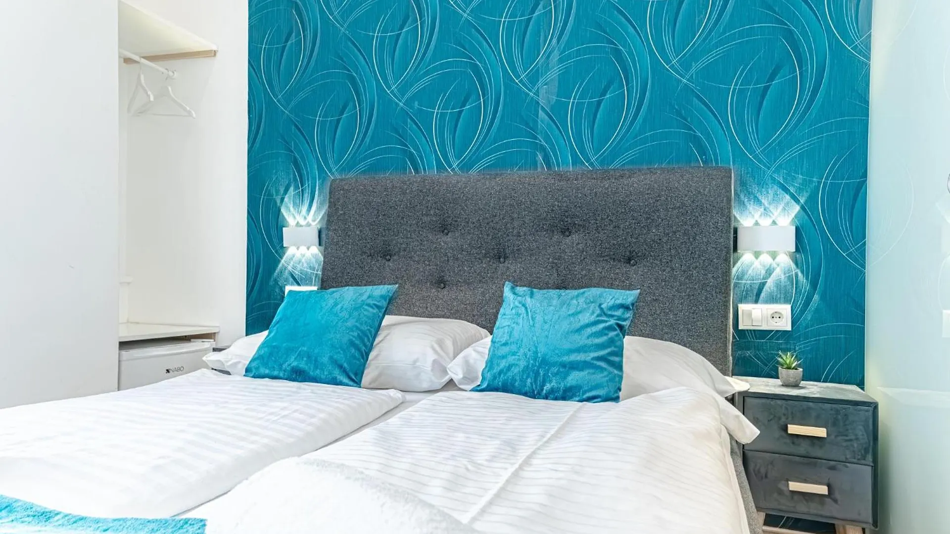 Shopping Paradise 9Br Complex Ideal For 22 People Vienna