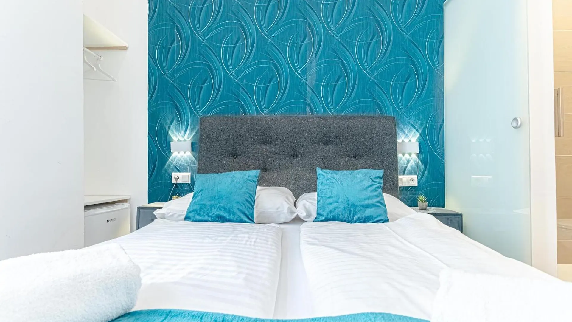 Shopping Paradise 9Br Complex Ideal For 22 People Bécs Apartman