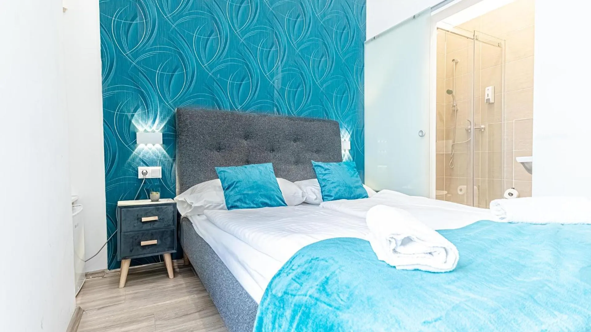 Shopping Paradise 9Br Complex Ideal For 22 People Bécs