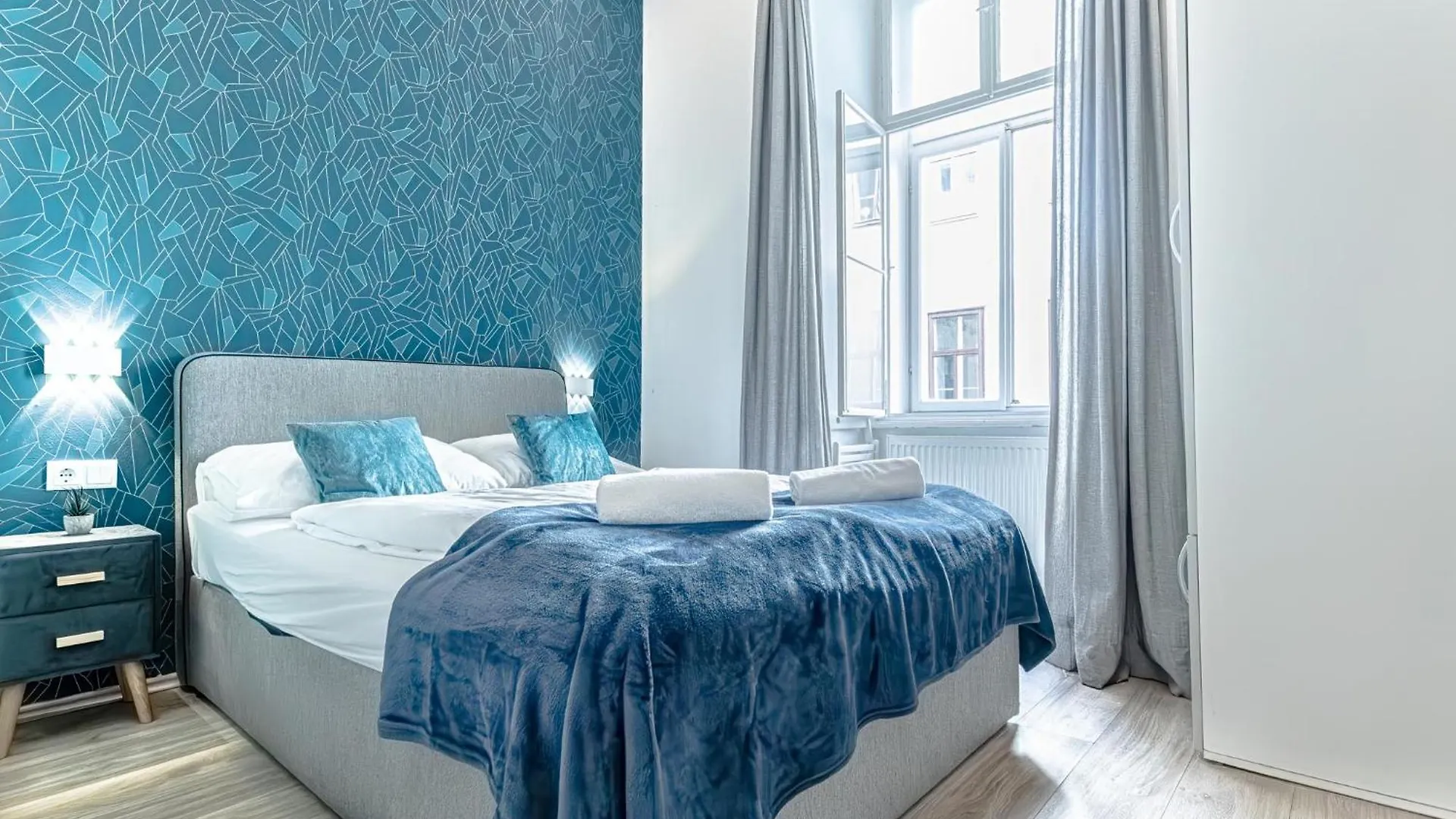 Shopping Paradise 9Br Complex Ideal For 22 People Vienna 0*,  Austria