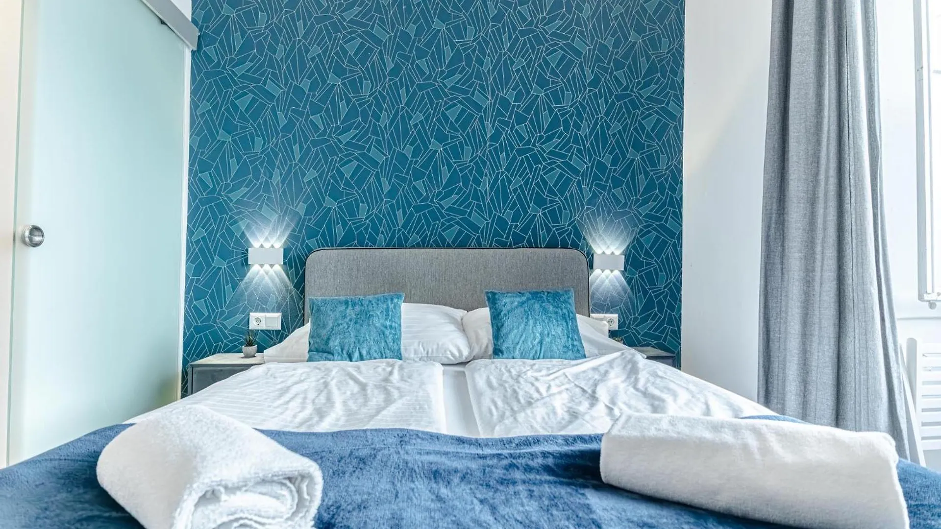 Shopping Paradise 9Br Complex Ideal For 22 People Bécs 0*,