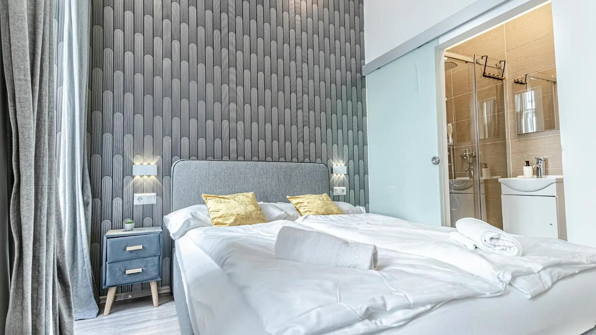 Shopping Paradise 9Br Complex Ideal For 22 People Vienna 0*,  Austria