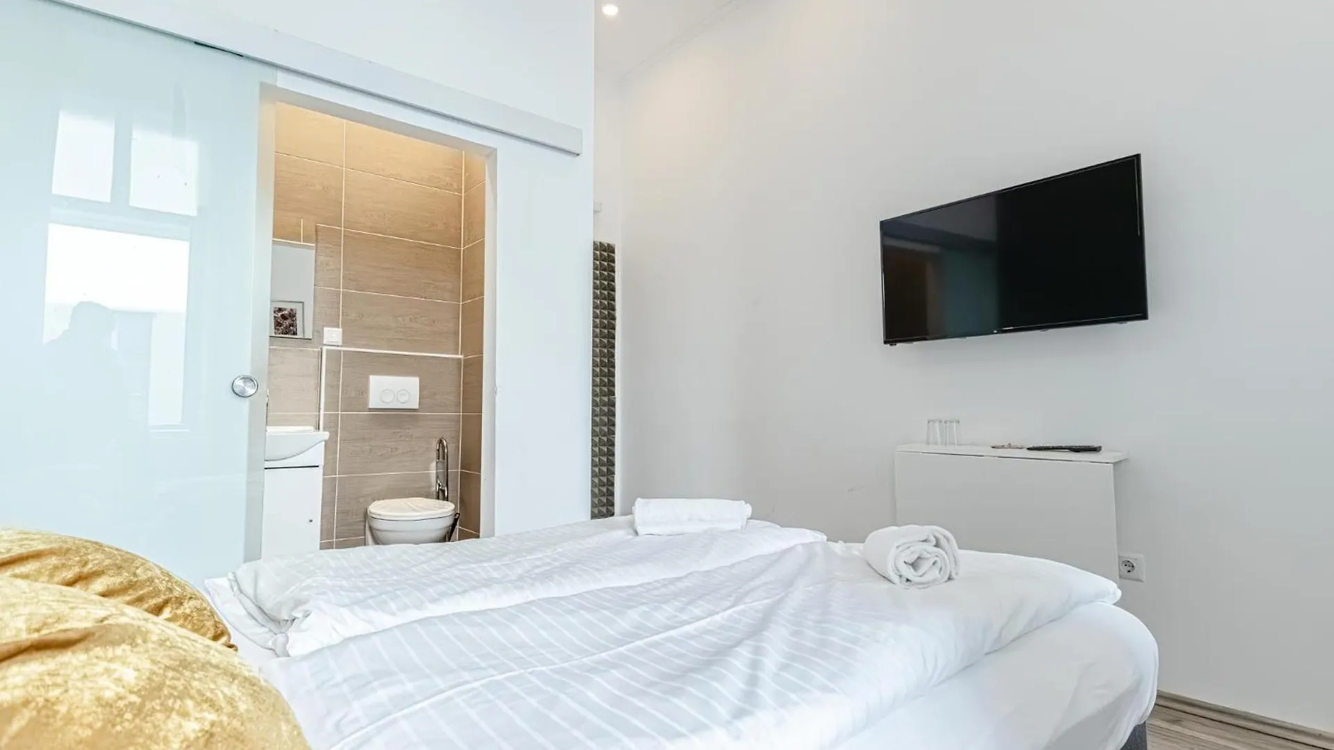 Shopping Paradise 9Br Complex Ideal For 22 People Vienna Apartment