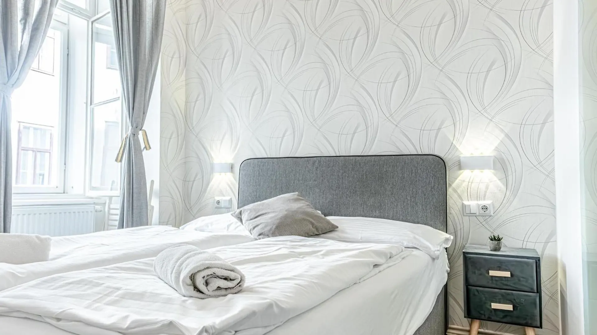 Shopping Paradise 9Br Complex Ideal For 22 People Vienna 0*,  Austria