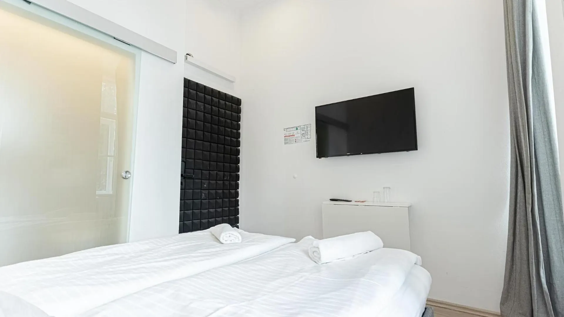 Shopping Paradise 9Br Complex Ideal For 22 People Bécs Apartman