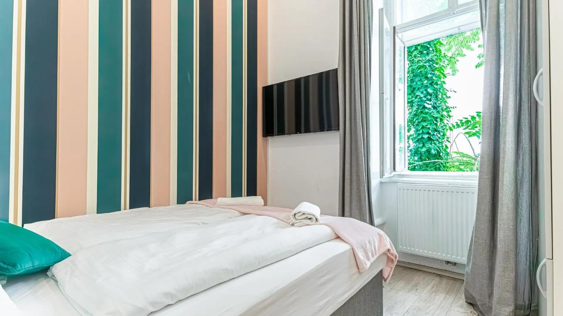 Apartman Shopping Paradise 9Br Complex Ideal For 22 People Bécs
