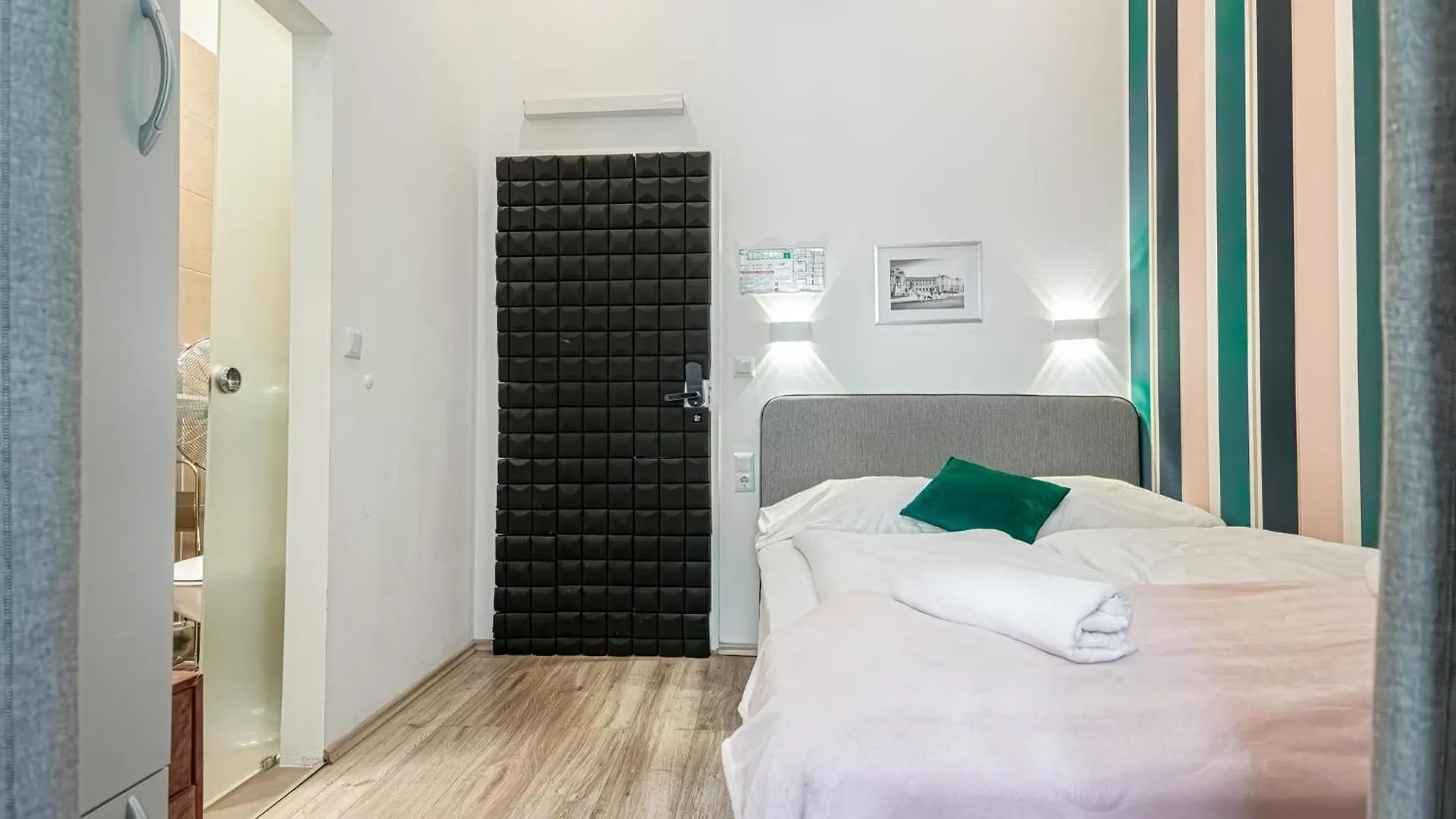 Shopping Paradise 9Br Complex Ideal For 22 People Vienna Apartment