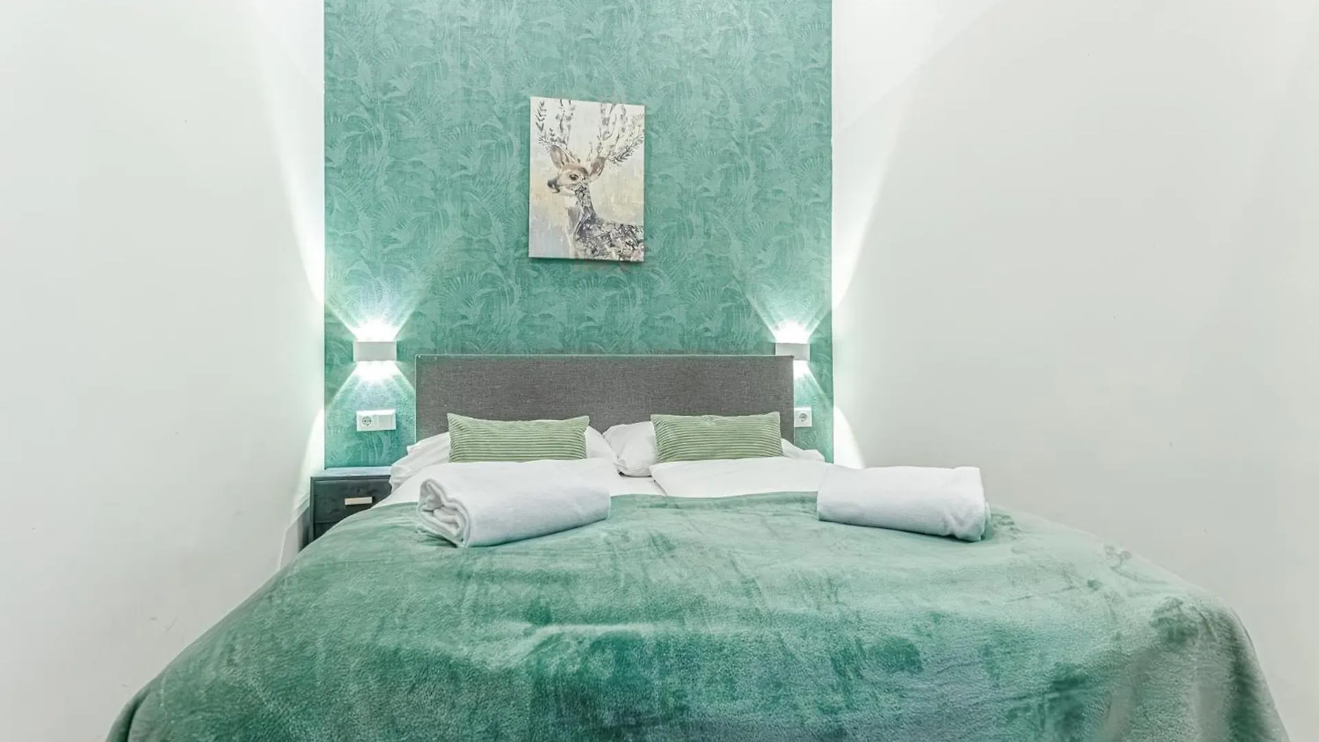 Apartment Shopping Paradise 9Br Complex Ideal For 22 People Vienna